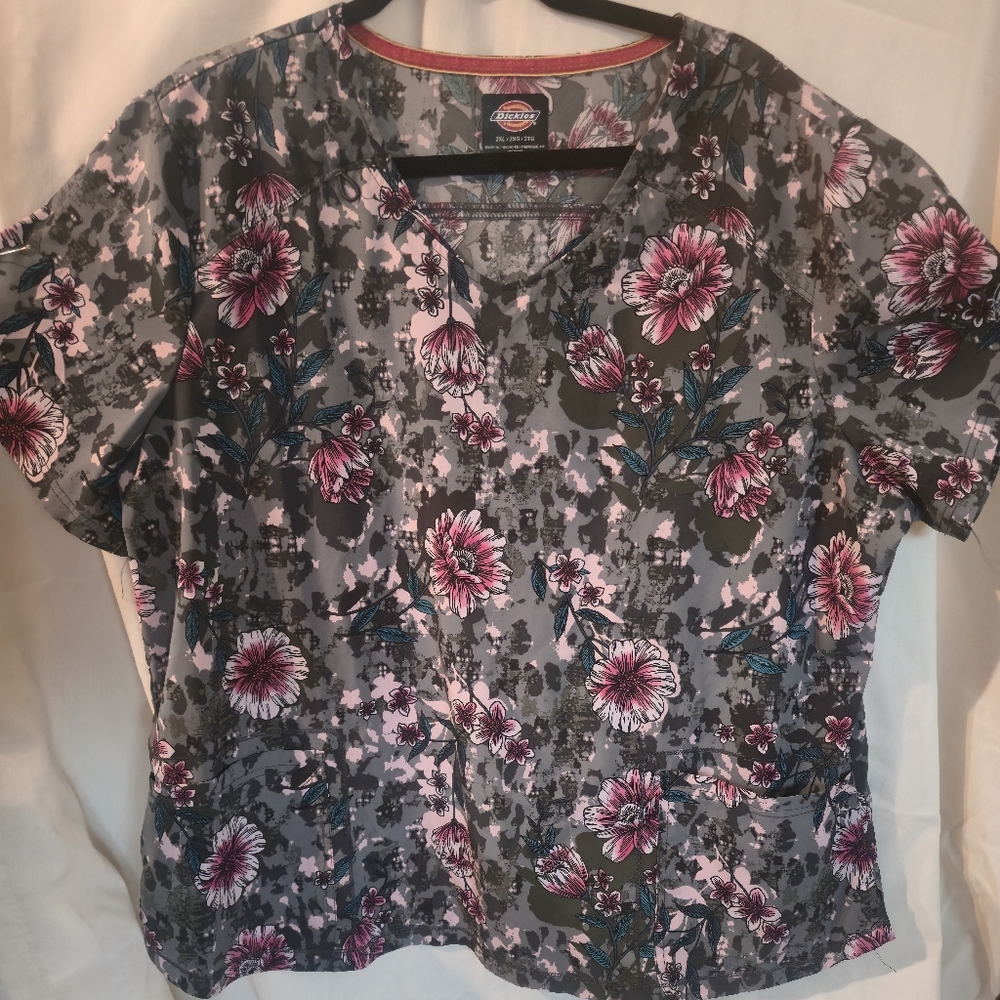 Dickies Floral Top in Gray and Pink